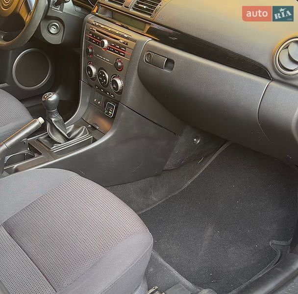 Седан Mazda 3 2006 в Луцьку