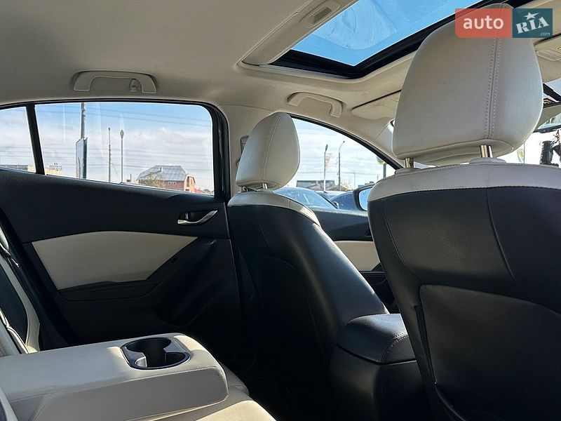 Седан Mazda 3 2014 в Івано-Франківську