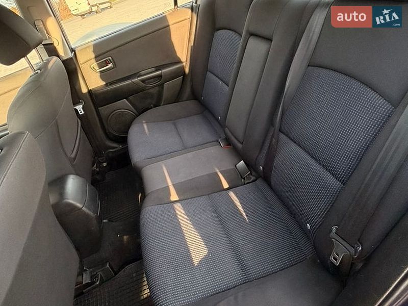 Седан Mazda 3 2005 в Чернівцях