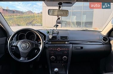 Седан Mazda 3 2005 в Чернівцях