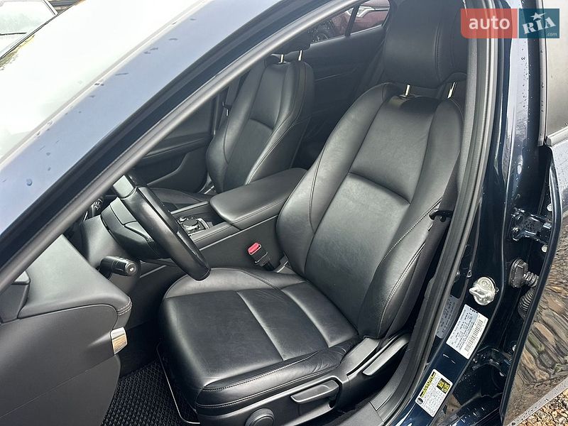 Седан Mazda 3 2019 в Ивано-Франковске