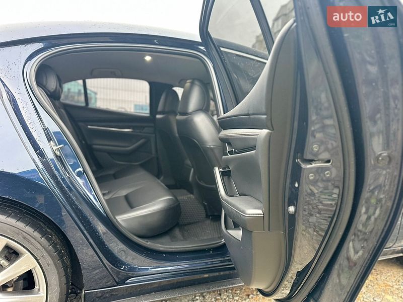 Седан Mazda 3 2019 в Ивано-Франковске