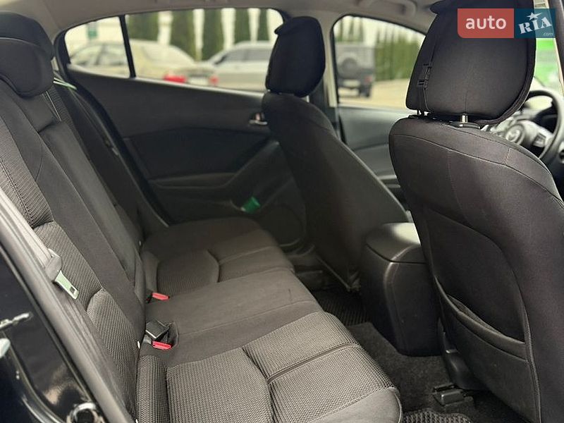 Седан Mazda 3 2017 в Києві