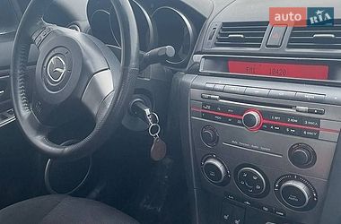 Седан Mazda 3 2006 в Иванкове