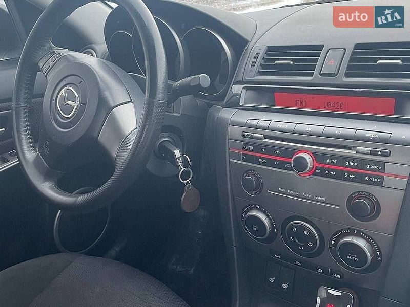 Седан Mazda 3 2006 в Иванкове