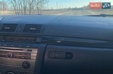 Седан Mazda 3 2006 в Иванкове