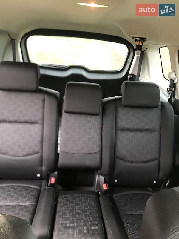 Минивэн Mazda 5 2008 в Маневичах