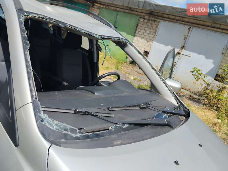 Минивэн Mazda 5 2006 в Днепре