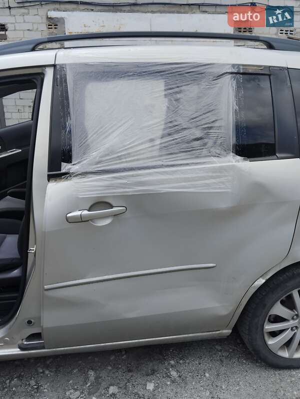 Минивэн Mazda 5 2006 в Днепре