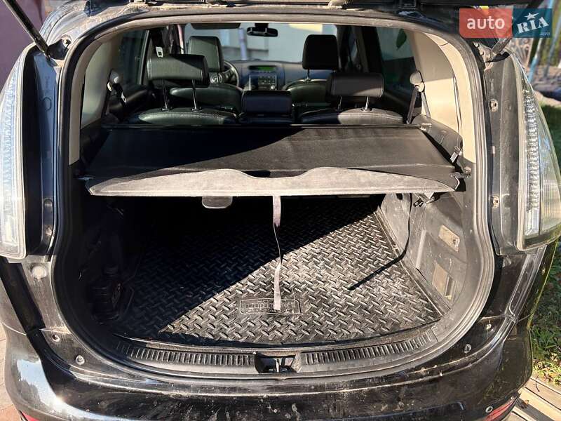 Минивэн Mazda 5 2008 в Ровно