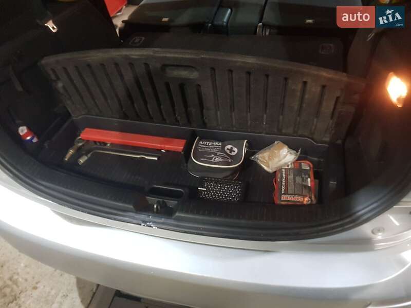 Минивэн Mazda 5 2006 в Киеве