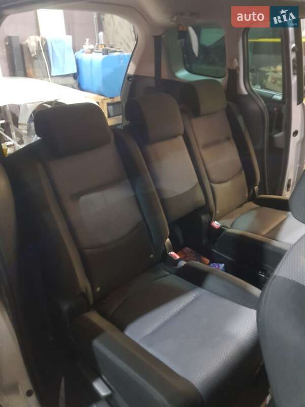 Минивэн Mazda 5 2006 в Киеве