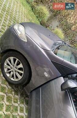 Минивэн Mazda 5 2006 в  фото 4 Минивэн Mazda 5 2006 в