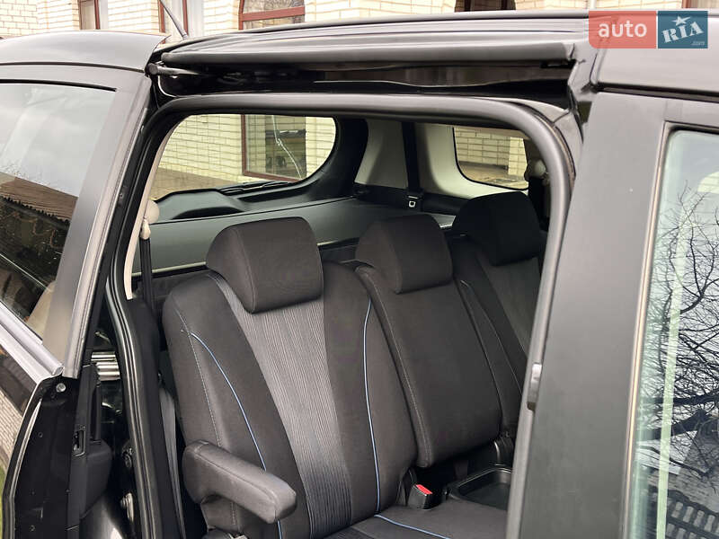 Мінівен Mazda 5 2010 в Києві