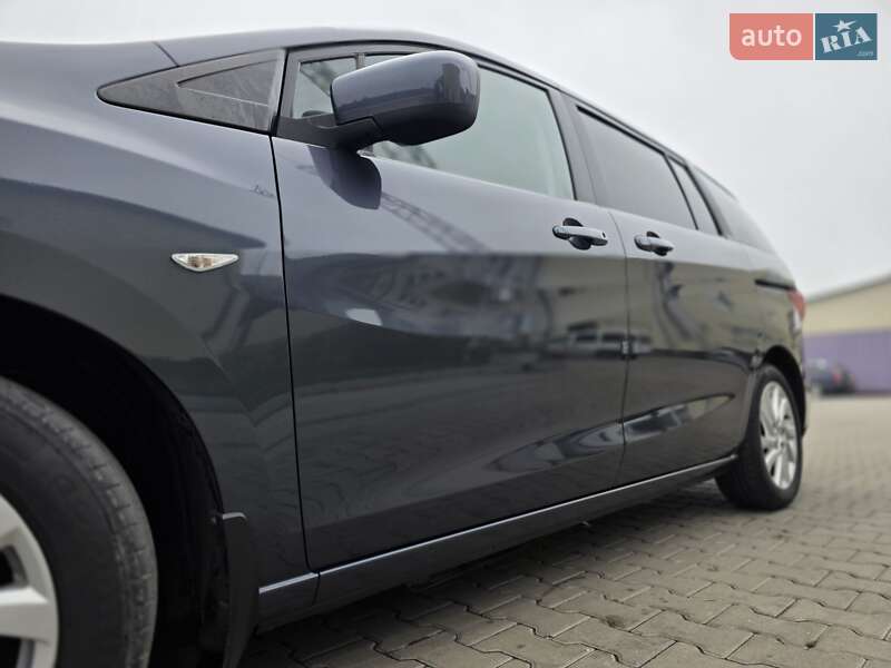 Минивэн Mazda 5 2011 в Луцке
