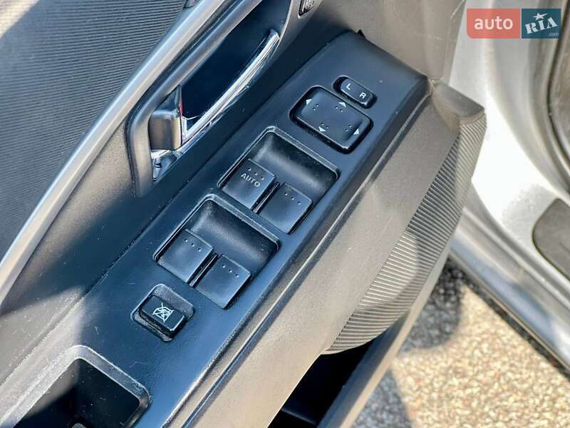 Мінівен Mazda 5 2014 в Горішніх Плавнях