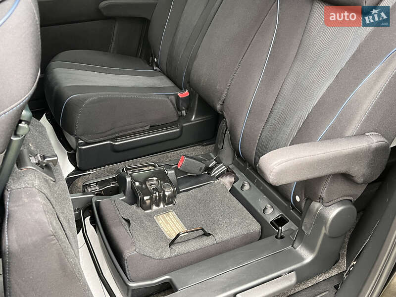 Минивэн Mazda 5 2010 в Киеве