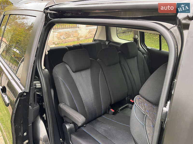 Минивэн Mazda 5 2010 в Киеве