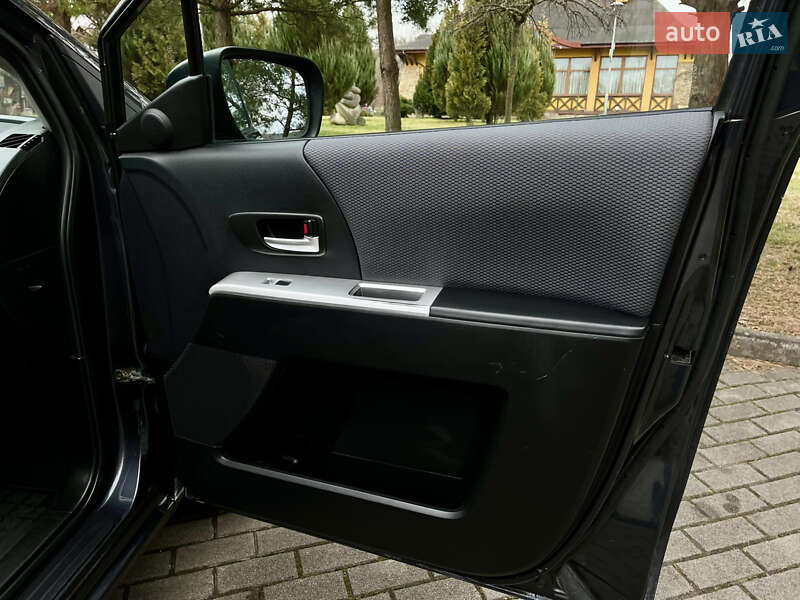 Минивэн Mazda 5 2007 в Дрогобыче