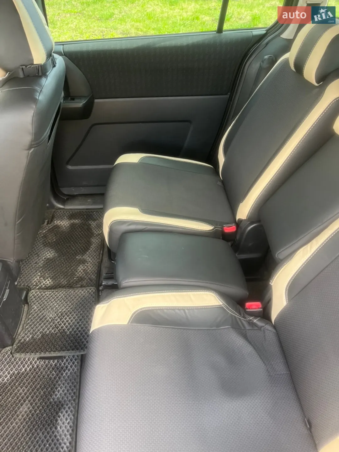 2010 Mazda 5 - мініатюра 11