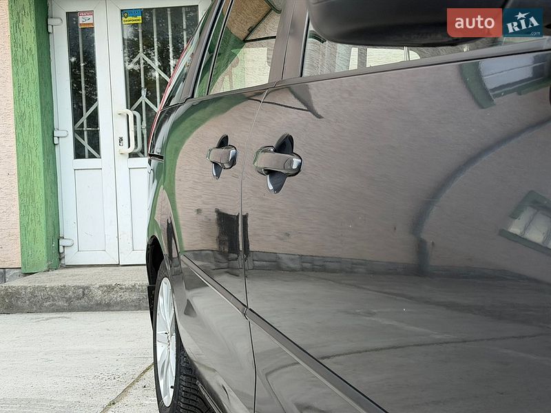 Минивэн Mazda 5 2006 в Стрые