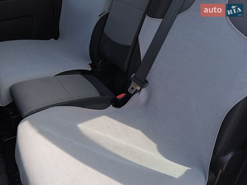 Мінівен Mazda 5 2005 в Сторожинці