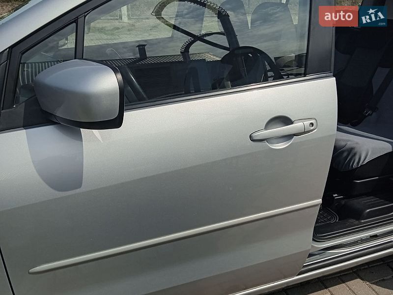 Мінівен Mazda 5 2005 в Сторожинці