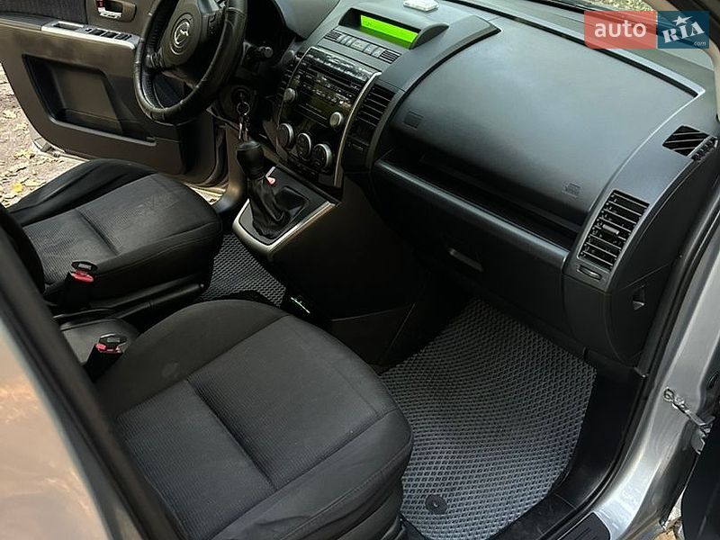 Минивэн Mazda 5 2010 в Луцке