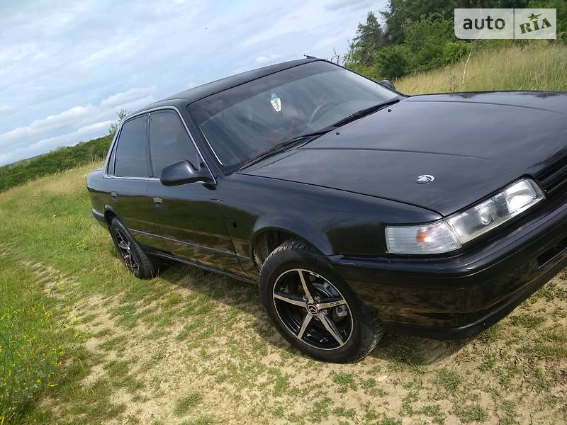 Седан Mazda 626 1990 в Гусятині