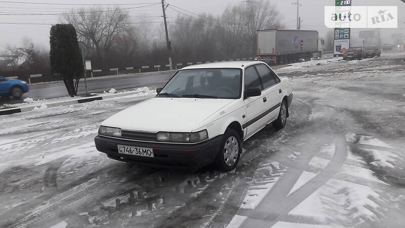 Седан Mazda 626 1990 в Черновцах