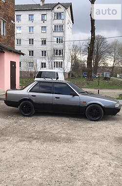 Седан Mazda 626 1985 в Долині