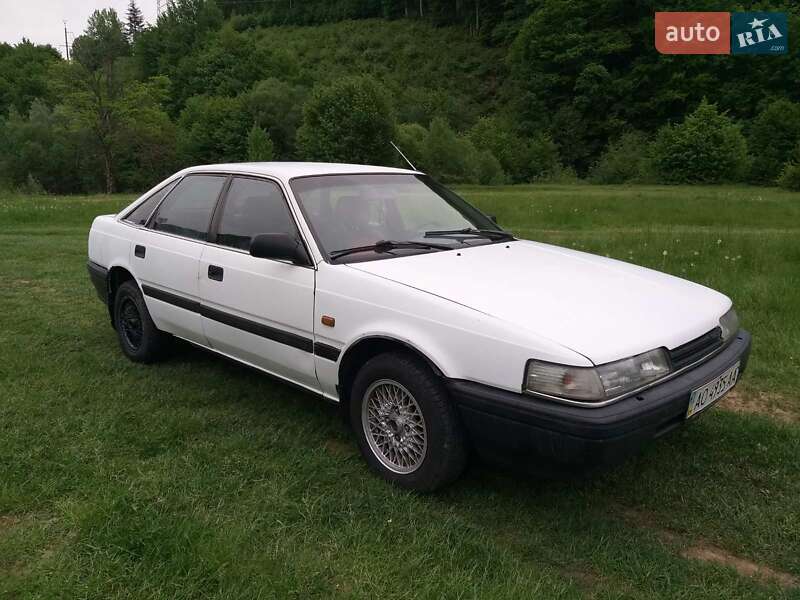 Хэтчбек Mazda 626 1987 в Поляне