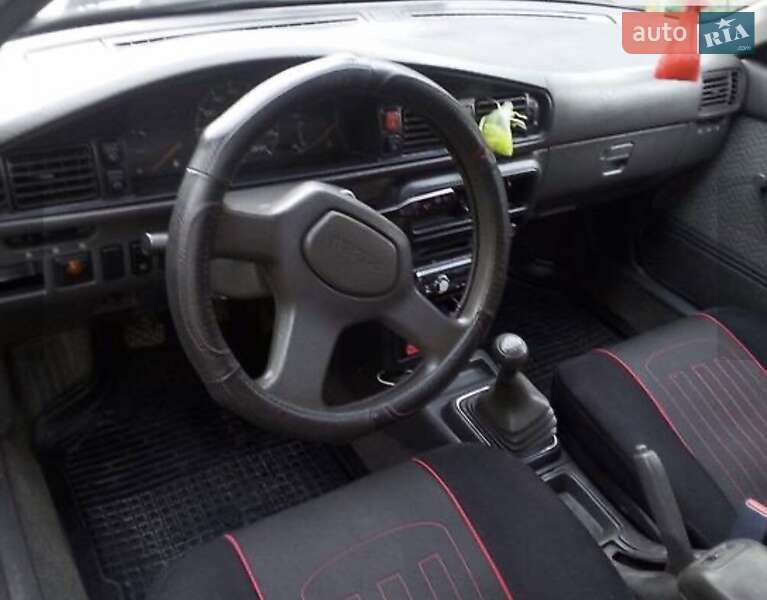 Хэтчбек Mazda 626 1987 в Поляне