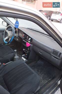 Седан Mazda 626 1992 в 