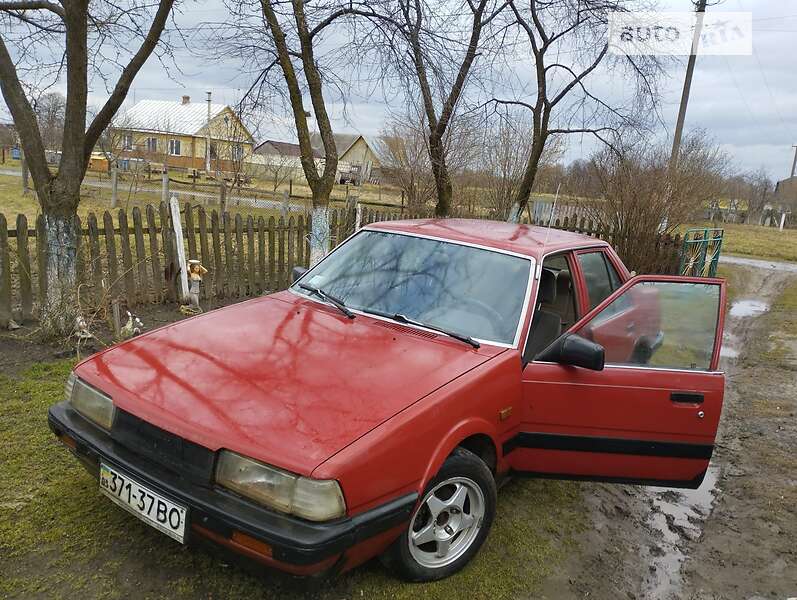 Седан Mazda 626 1986 в Луцке