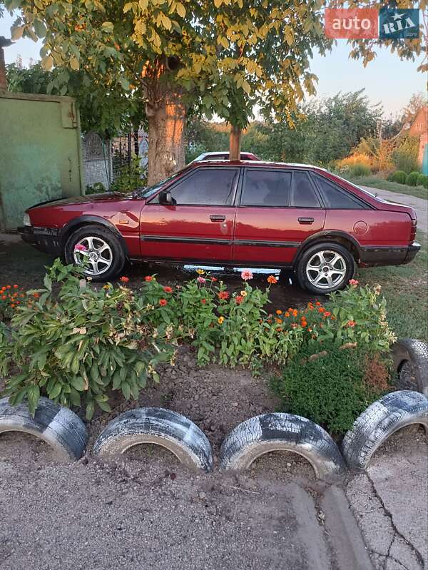 Хэтчбек Mazda 626 1986 в Марганце