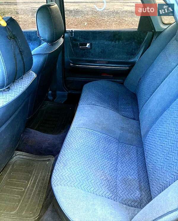 Седан Mazda 626 1989 в Николаеве