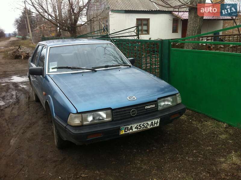 Седан Mazda 626 1986 в Кропивницком