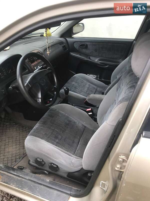 Седан Mazda 626 1999 в Хусте