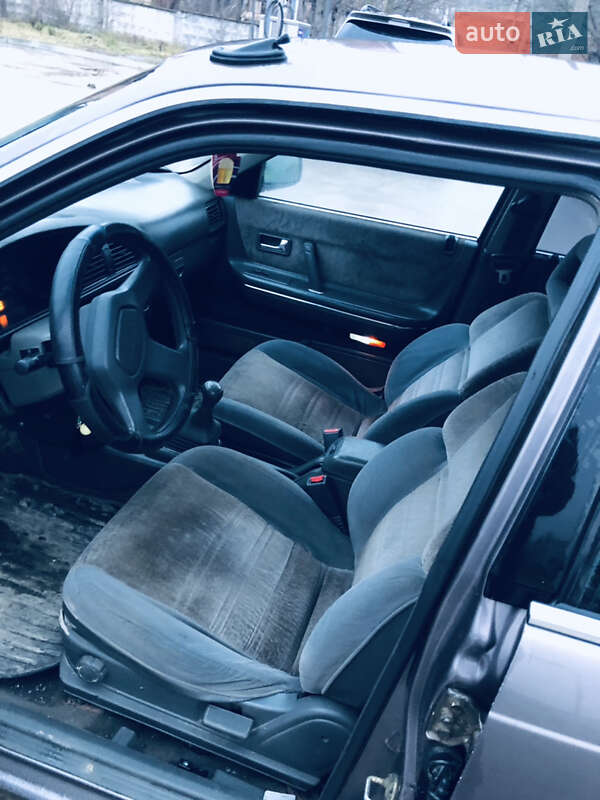 Седан Mazda 626 1989 в Кам'янець-Подільському