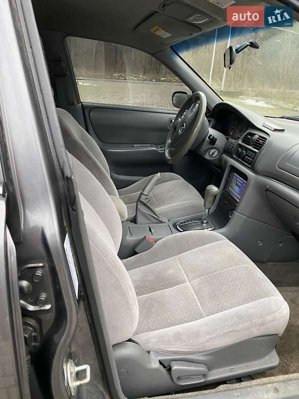 Седан Mazda 626 2001 в Иршаве