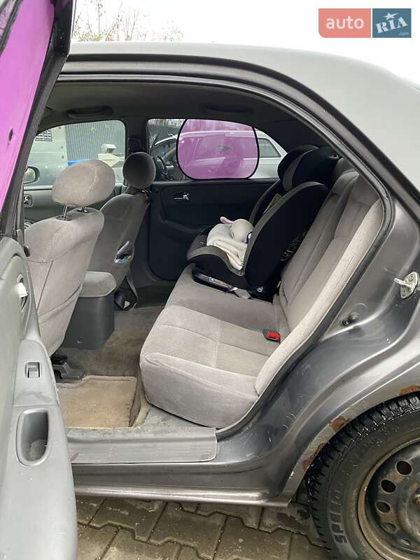 Седан Mazda 626 2001 в Иршаве