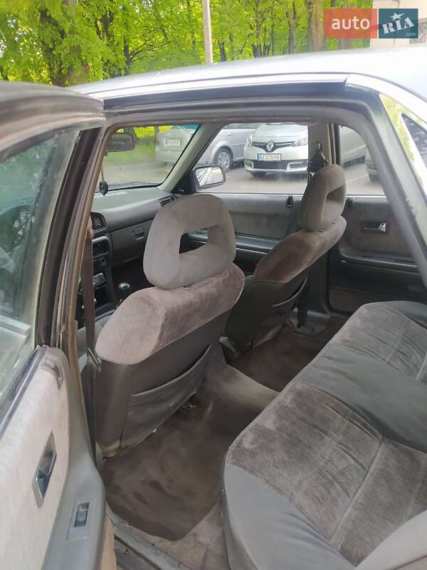 Седан Mazda 626 1988 в Хмельницком