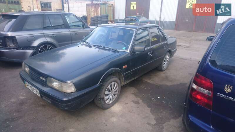 Седан Mazda 626 1987 в Киеве