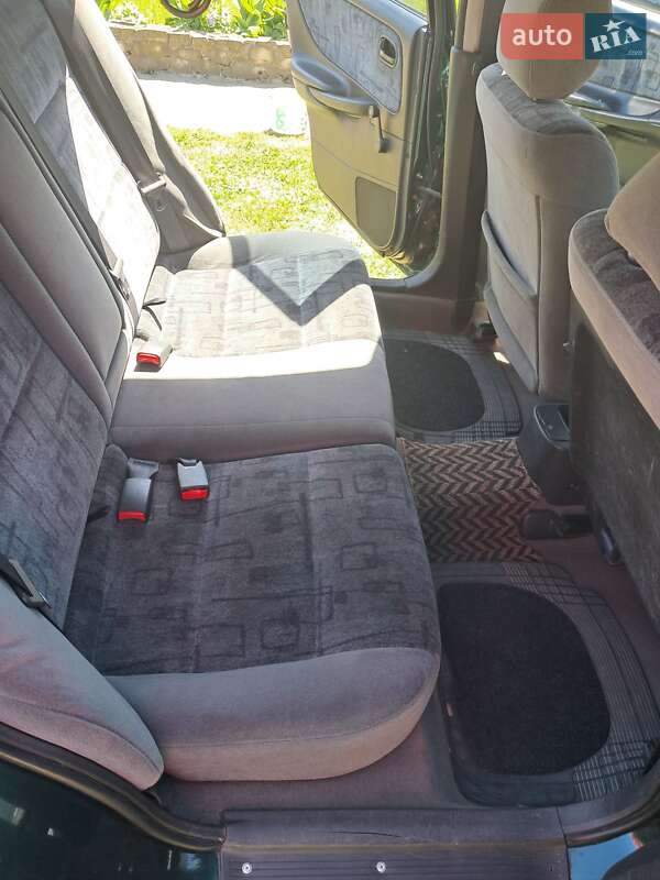 Седан Mazda 626 1999 в Долині