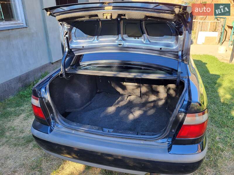 Седан Mazda 626 1999 в Полтаві