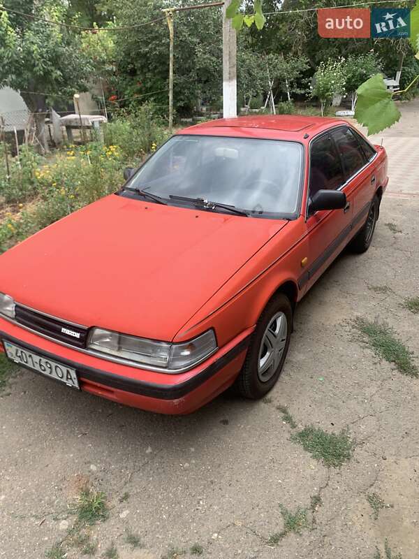 Хэтчбек Mazda 626 1992 в 