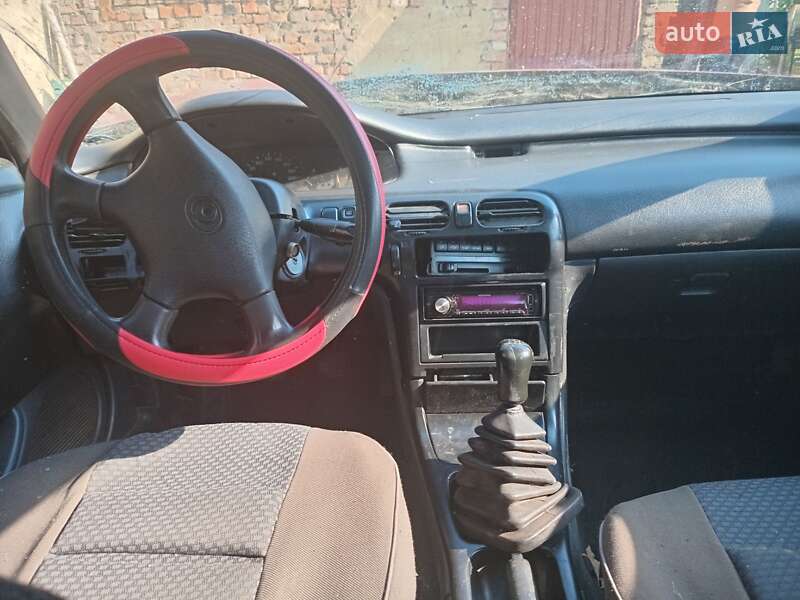 Седан Mazda 626 1995 в Черновцах