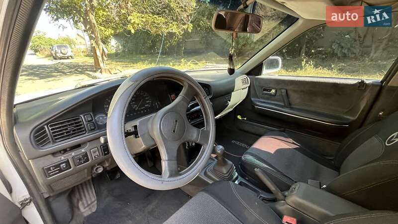 Хэтчбек Mazda 626 1990 в Южном