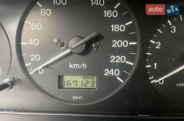 Седан Mazda 626 2000 в 
